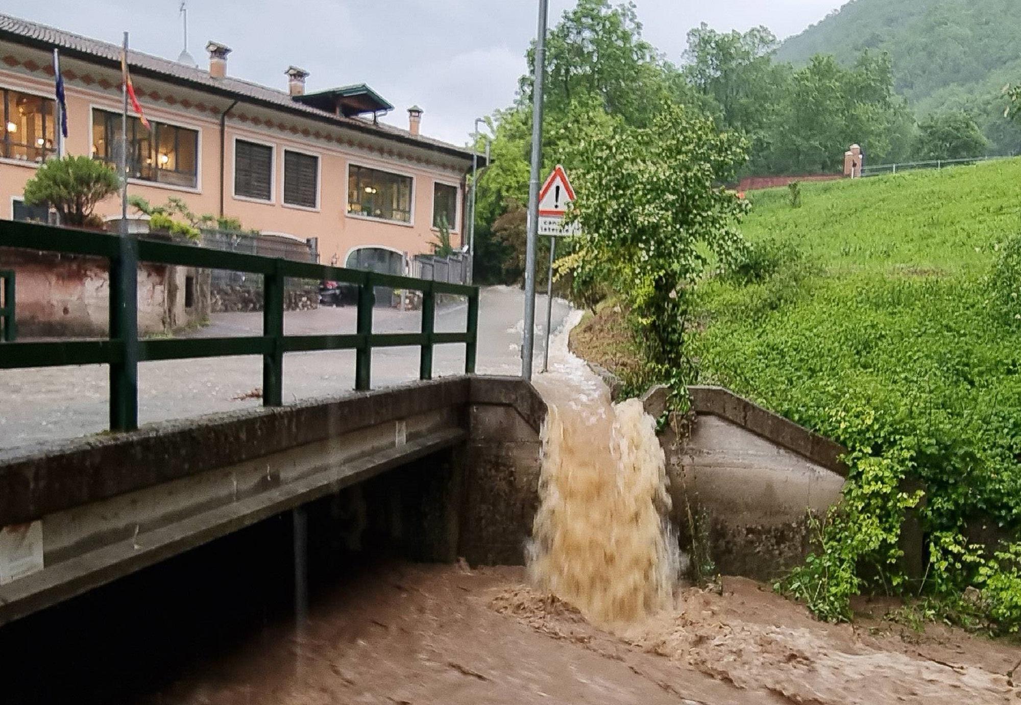Nubifragio a Brescia, punte di pioggia fino a 145 mm - VIDEO