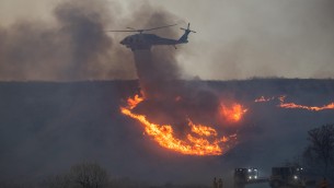 Nuovo incendio a Los Angeles, 30mila persone in fuga