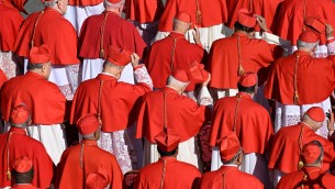 Nuovo Papa, come funziona il Conclave: niente cellulari né tv, clausura assoluta per i cardinali