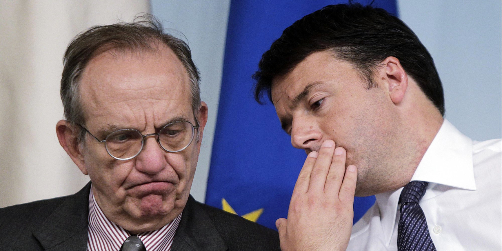 Il ministro dell'Economia e delle Finanze, Padoan, con il premier Renzi