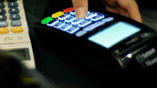 Obbligo Pos dai 60 euro, pagamenti con carta e bancomat: cosa cambia