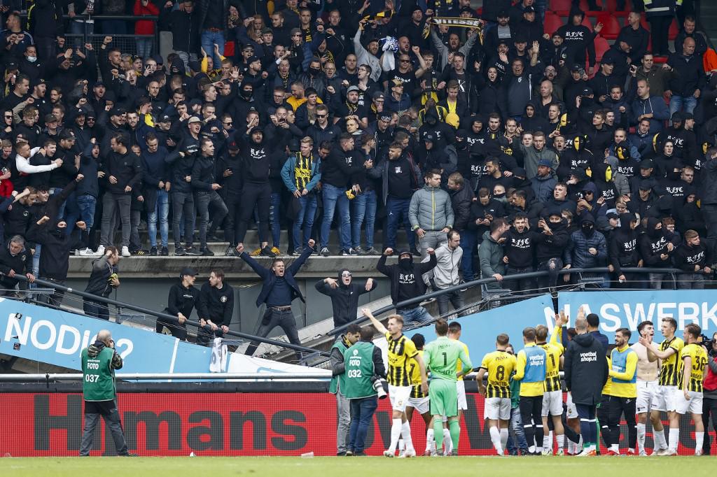 Olanda, crolla tribuna: paura allo stadio