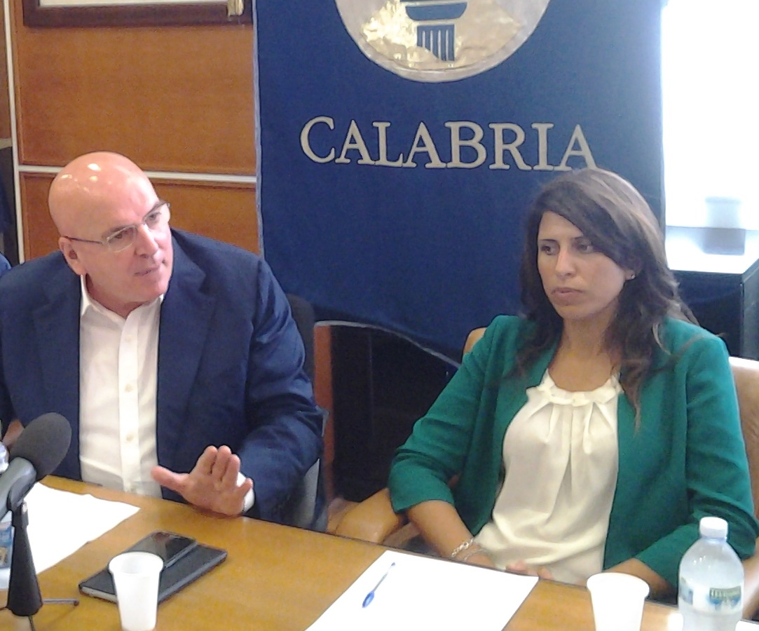 Il presidente Mario Oliverio e Federica Roccisano, assessore regionale alla Scuola, lavoro, welfare e politiche giovanili