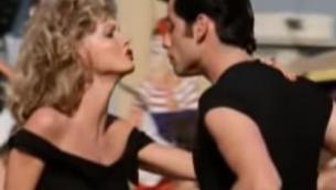 Olivia Newton-John e John Travolta, il duetto in Grease - Video