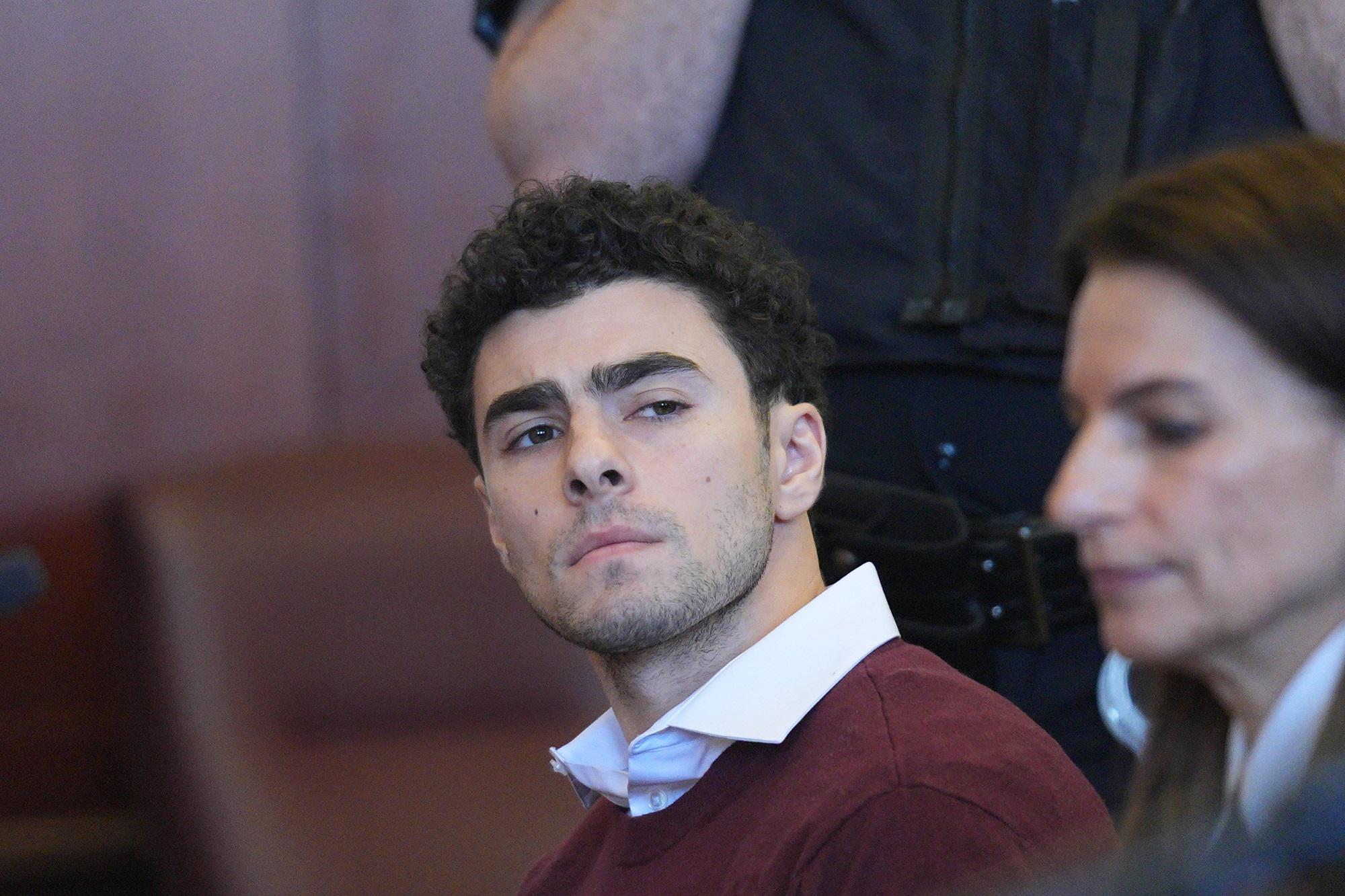 Omicidio Thompson, Luigi Mangione si dichiara non colpevole di atto terroristico