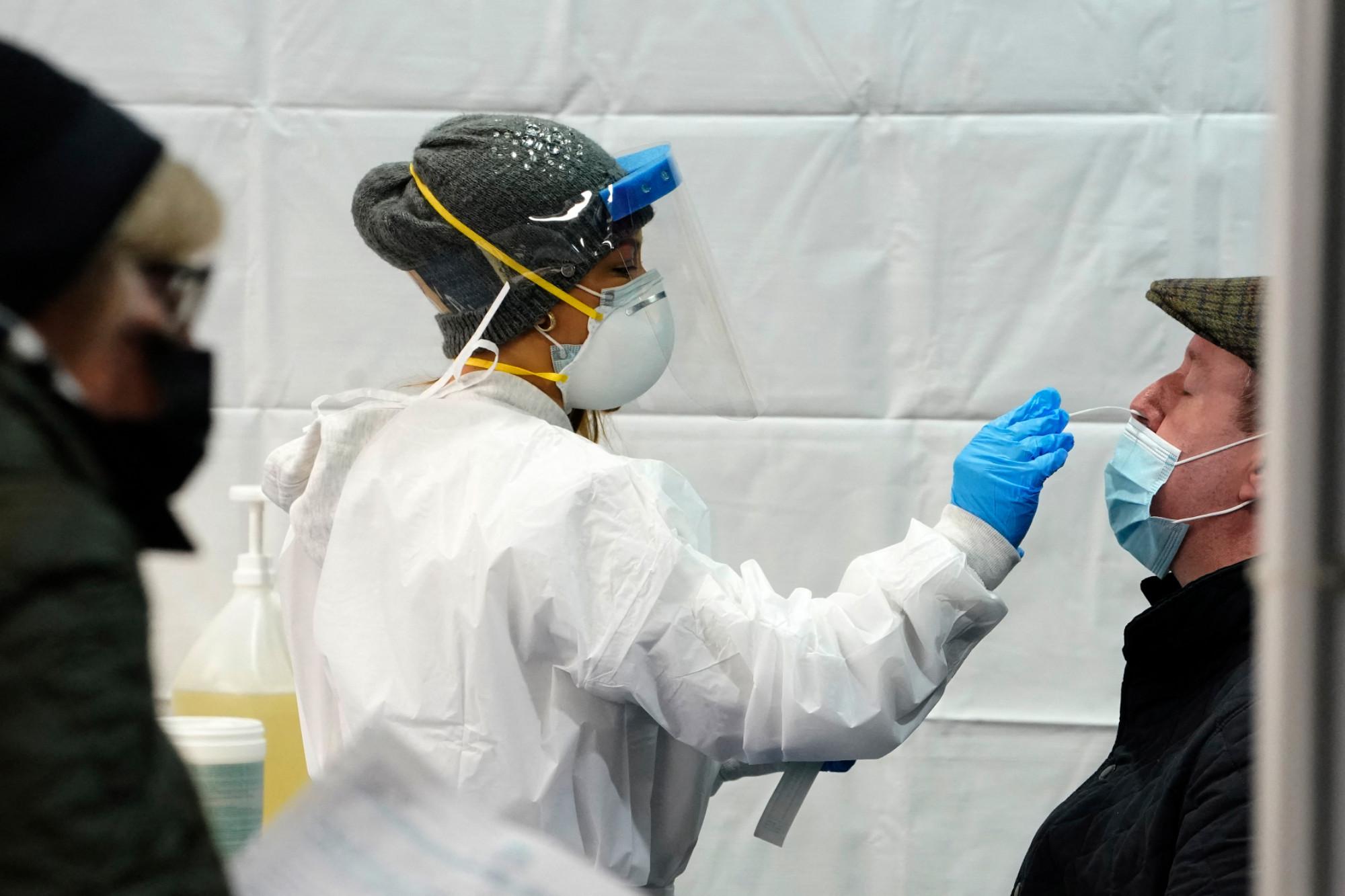 Omicron, Oms: "Effetti meno gravi, abbiamo le prove"