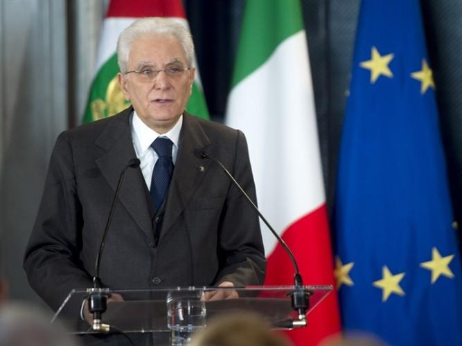 Omofobia, Mattarella: "Insopportabile piaga sociale, risposta di condanna unanime"