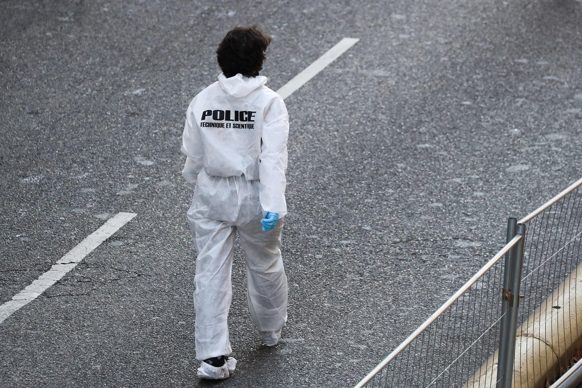 Orrore vicino Parigi, cadavere bambino trovato in valigia