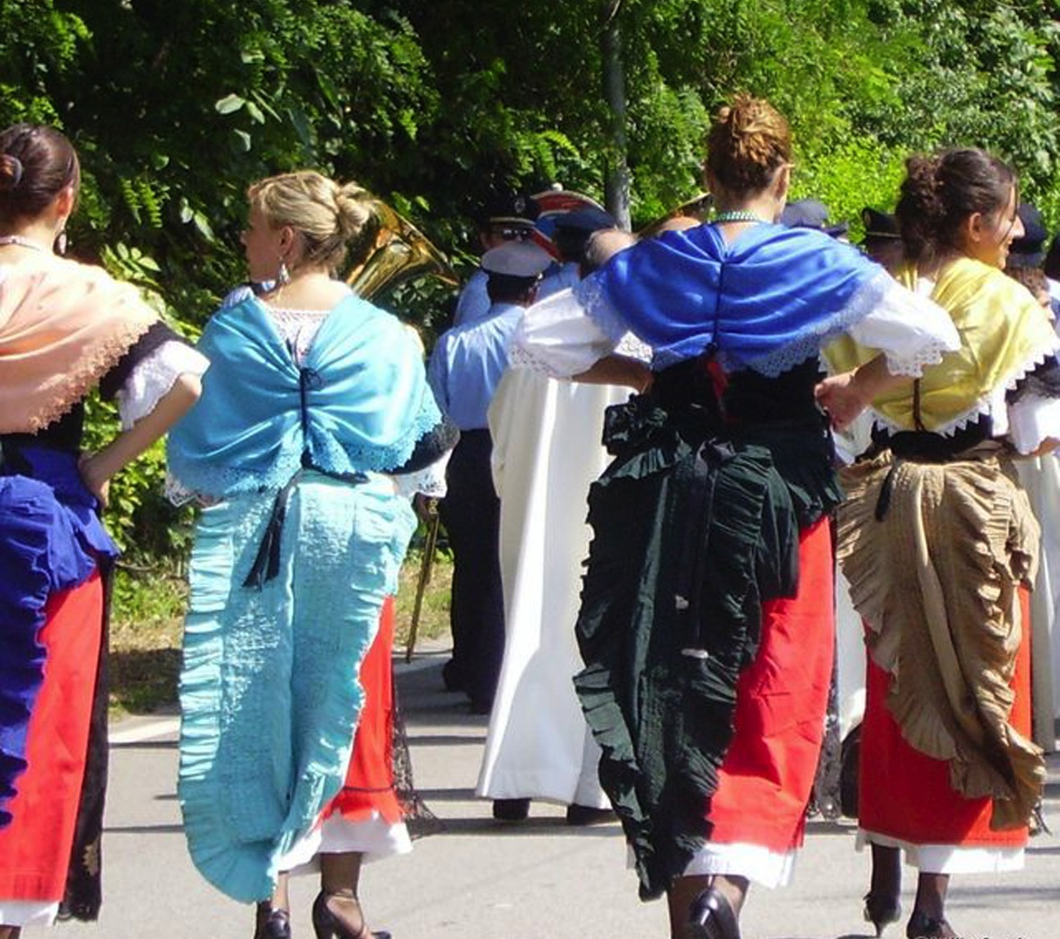 Le pacchiane del gruppo folkloristico I Calabruzi di Lamezia Terme