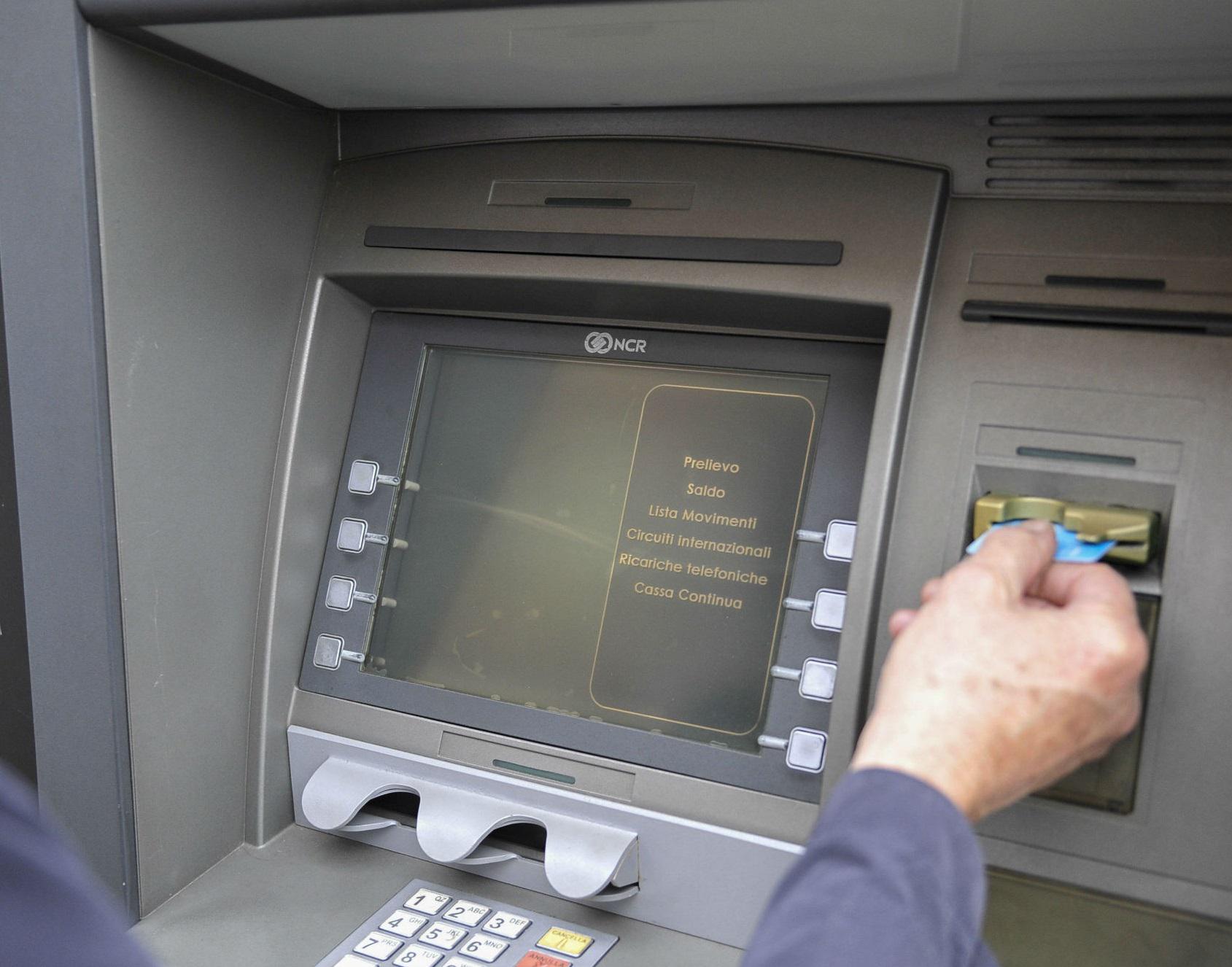Padova, bancomat 'regala' banconote da 50 euro al posto di quelle da 20: cosa è successo