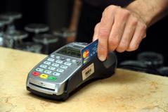 Pagamenti con bancomat e carte, multe in arrivo per chi non usa Pos