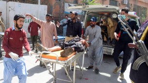 Pakistan, attacco kamikaze in Baluchistan: 52 morti