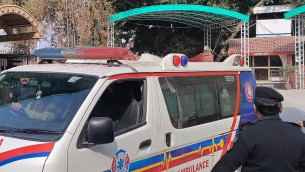 Pakistan, esplosione in moschea Peshawar: bilancio sale a 17 morti