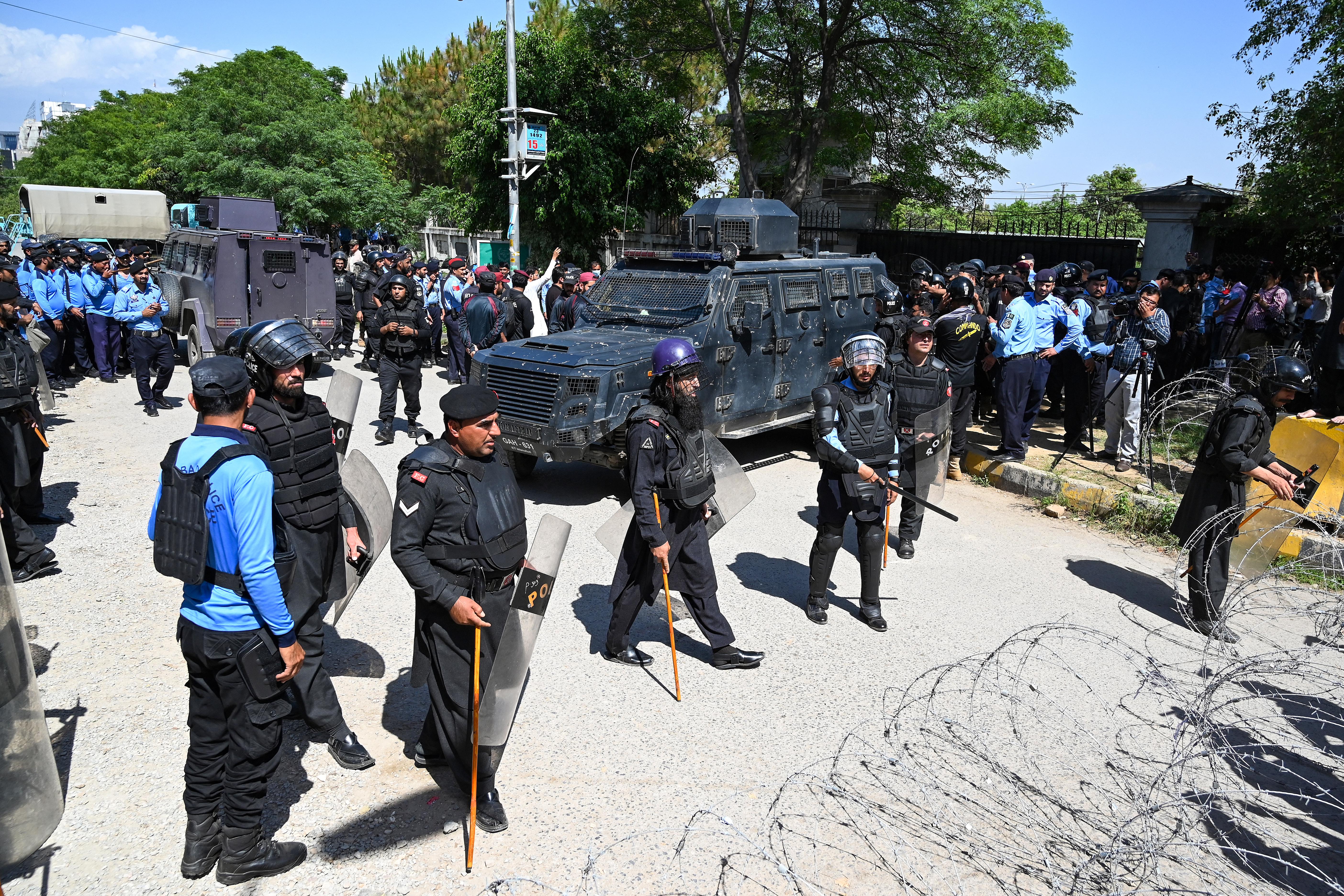Pakistan, ex premier Khan arrestato per fondo al-Qadir