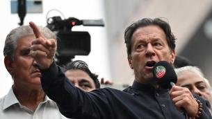 Pakistan, Imran Khan ferito da colpi d'arma da fuoco
