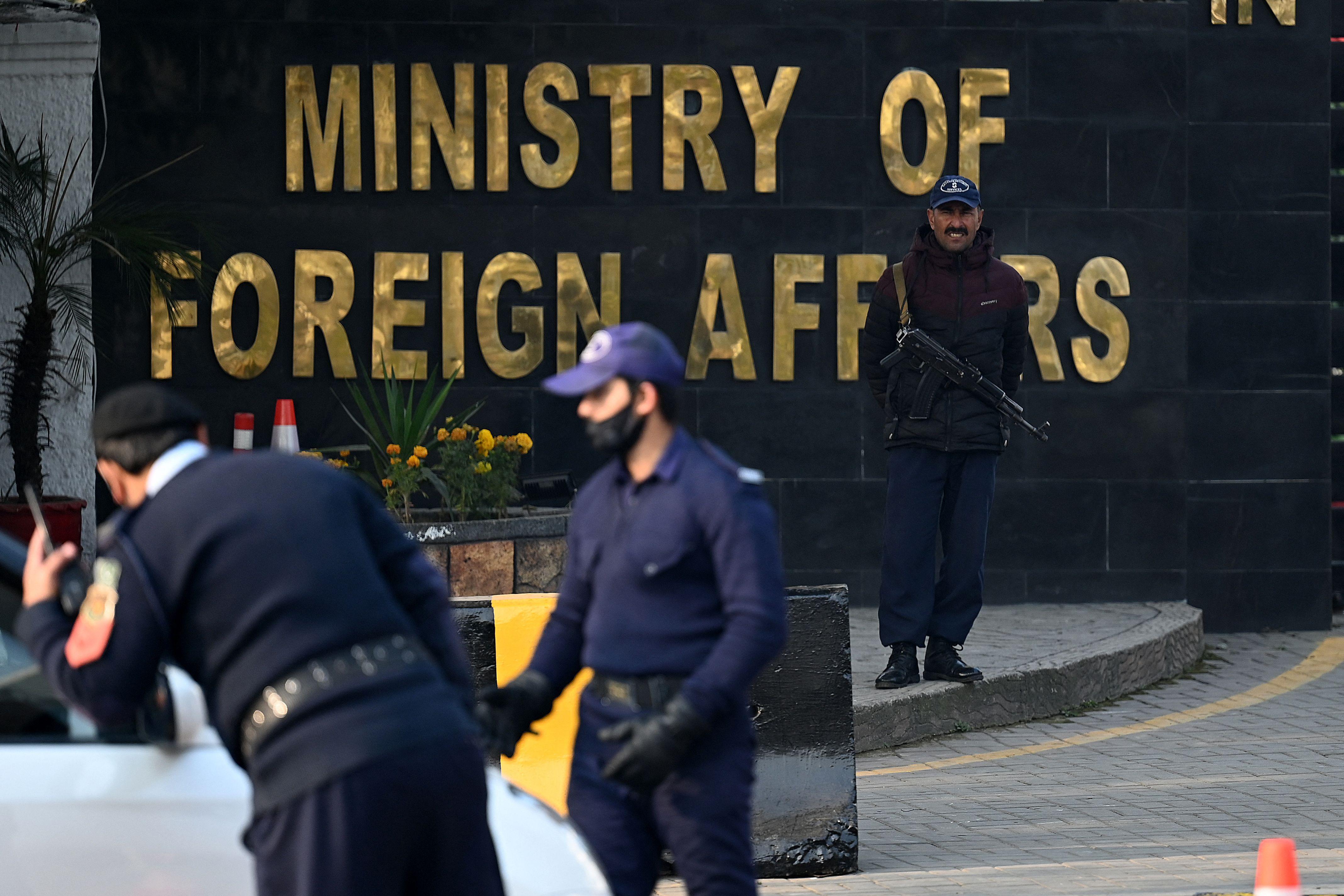 Pakistan risponde ad attacchi, almeno 7 morti in Iran