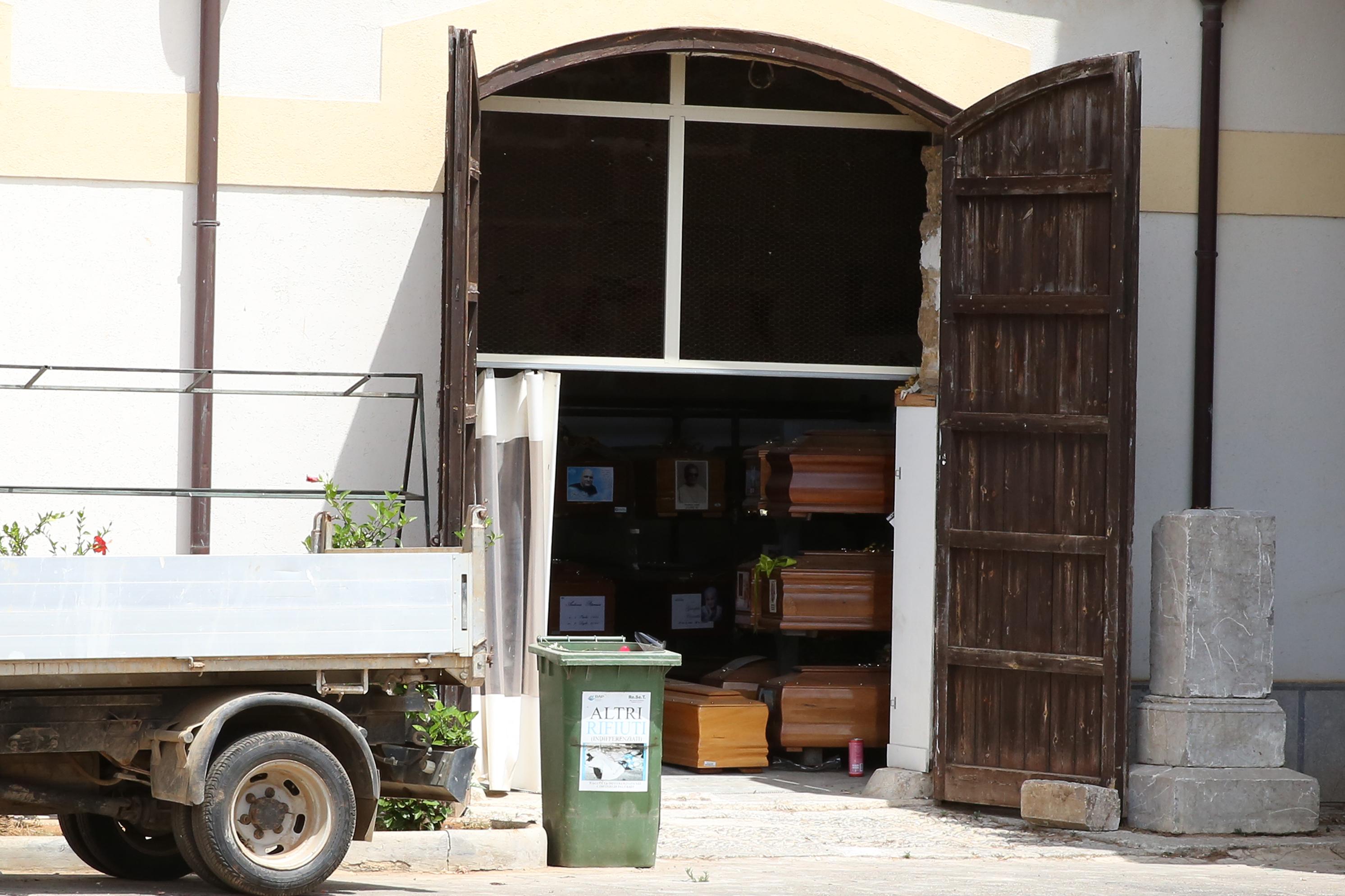 Palermo, quasi mille bare insepolte in cimitero