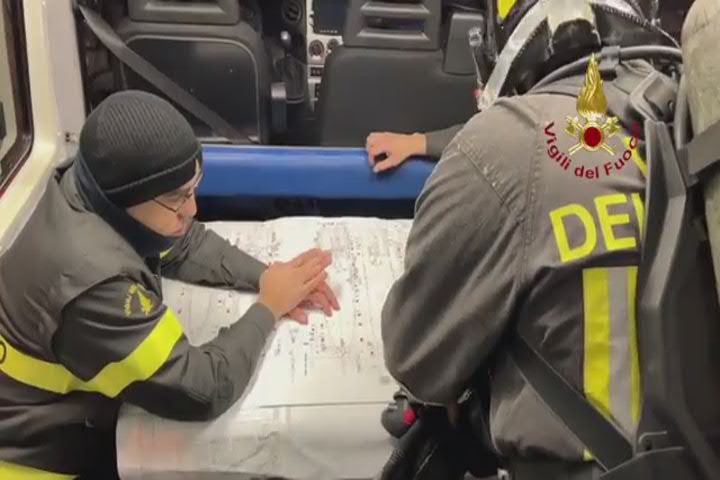 Palermo, spento incendio su traghetto per Napoli: salvi i passeggeri - Video