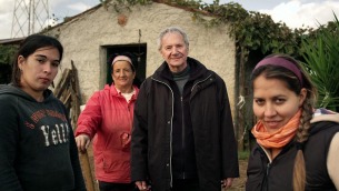 Don Giacomo Panizza e alcune socie delle Cooperativa «Le Agricole»