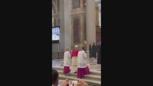 Papa alla Basilica di San Paolo, la preghiera al sepolcro dell'apostolo delle genti - Video
