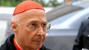 Papa, cardinal Bagnasco: "Dimissioni? Tormenti inutili, prego perché Francesco guarisca"