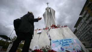 Papa, cardinal Turkson: "Dimissioni? Preghiamo per sua guarigione"