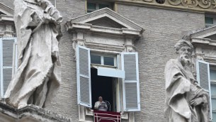 Papa: "Coltivare virtù di farsi da parte al momento opportuno"