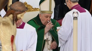 Papa e la difficoltà a respirare, Andreoni: "Su pazienti fragili influenza può creare scompensi"