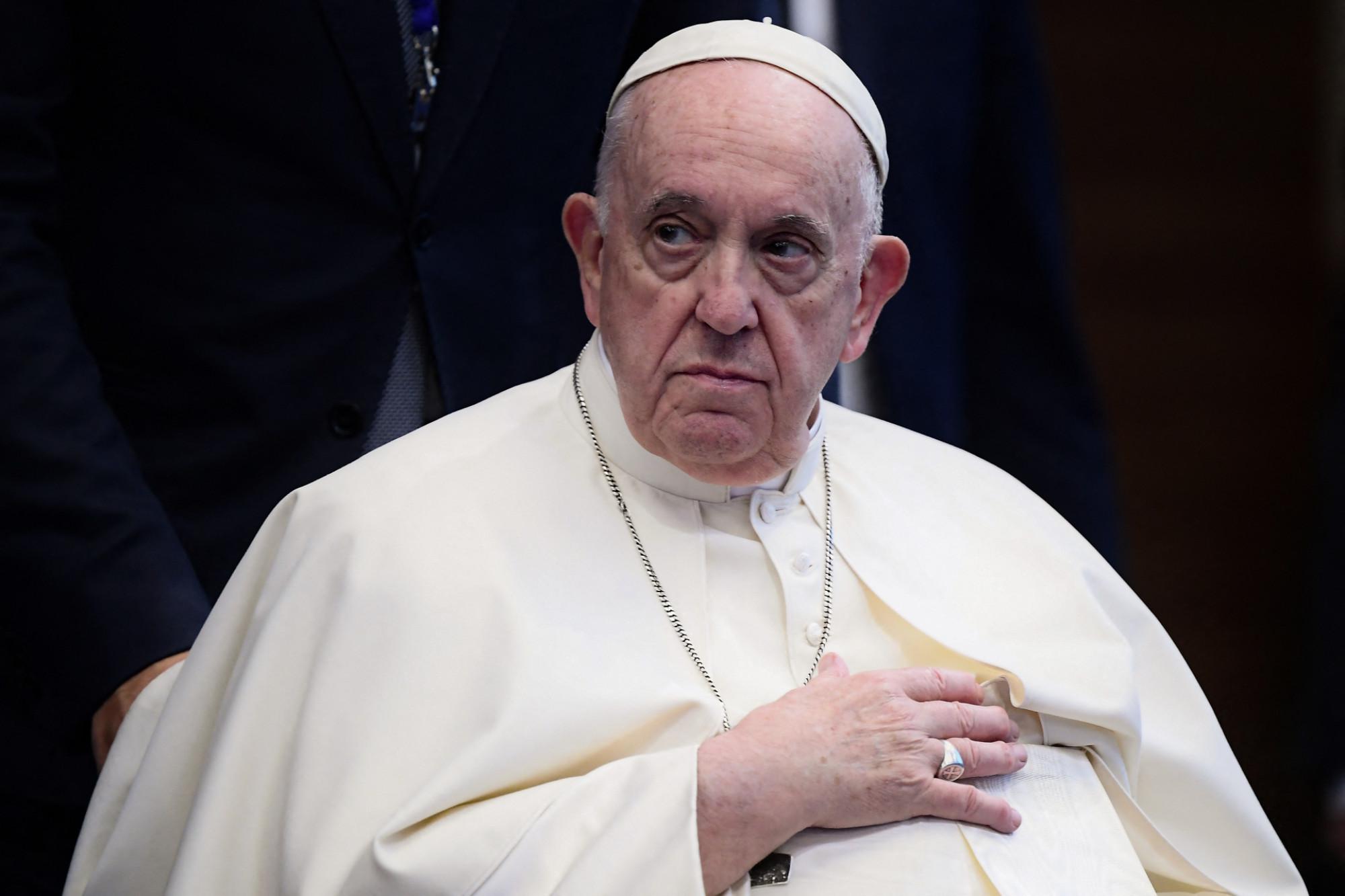 Papa: "Essere omosessuali non è un crimine"