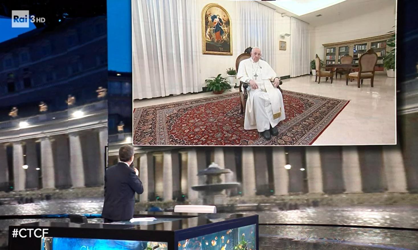 Papa Francesco a Che tempo che fa: "Sopporto come tanta gente"