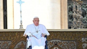 Papa Francesco a sorpresa nella basilica di San Pietro