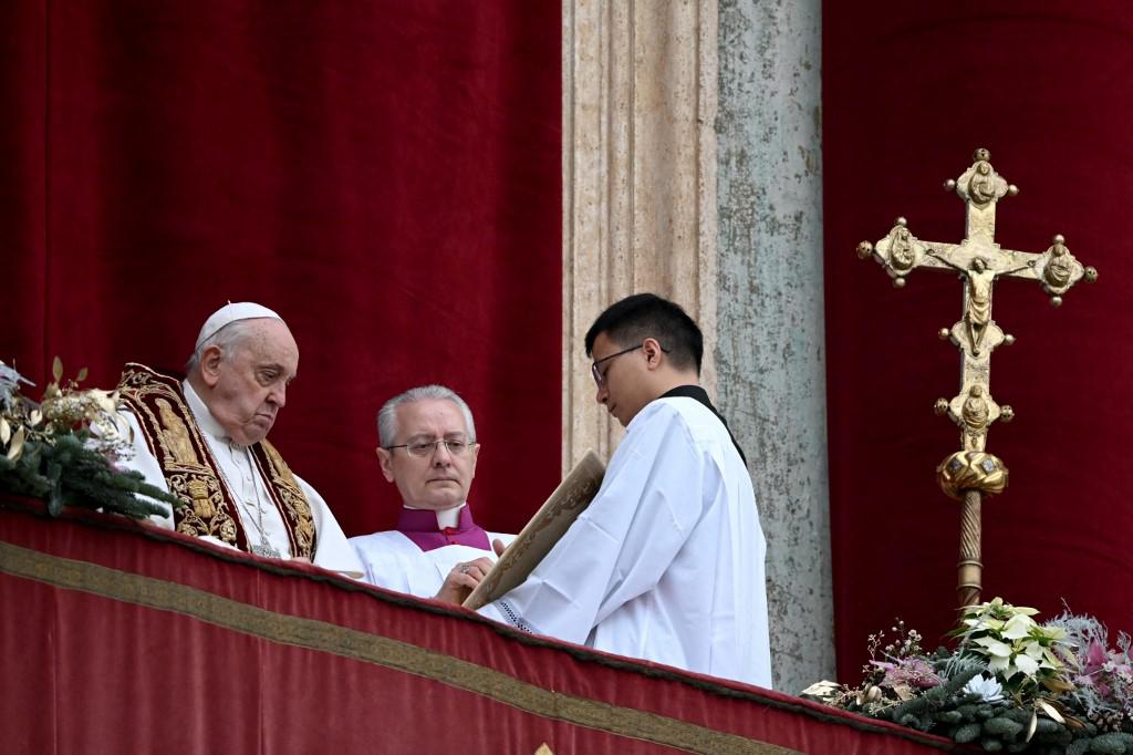 Papa Francesco, appello per Gaza e ostaggi: "Stragi di innocenti, no alle armi"