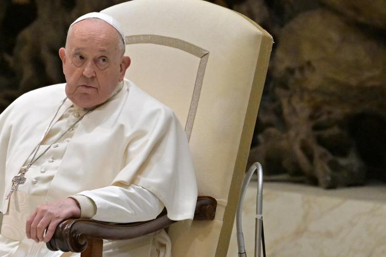 Papa Francesco: "Armi e contraccettivi gli investimenti col maggior reddito"