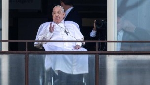 Papa Francesco: "Ci sia rinnovata attenzione agli anziani, ricchezza della società"