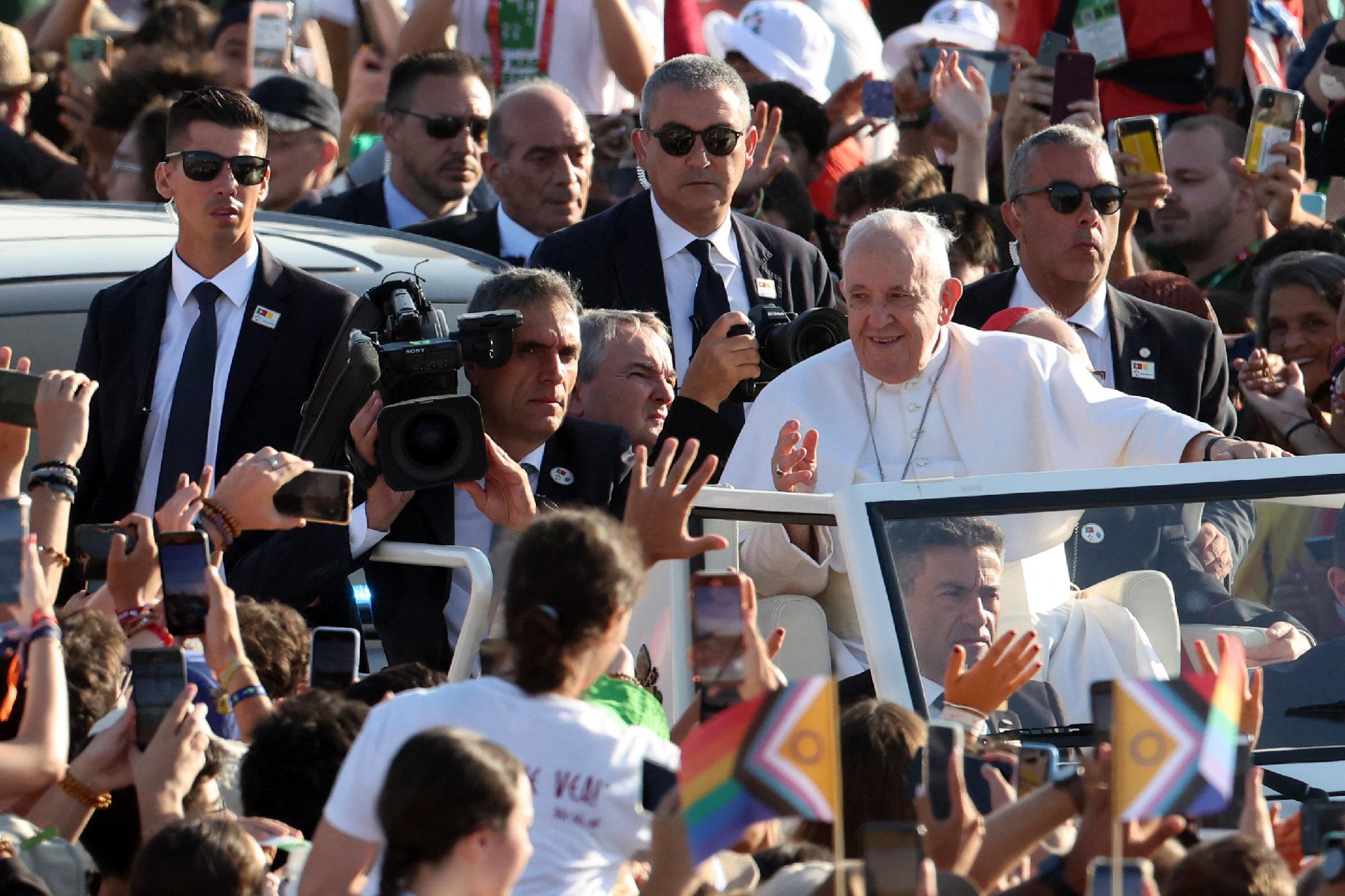 Papa Francesco come Wojtyla: "Non abbiate paura, non temete"