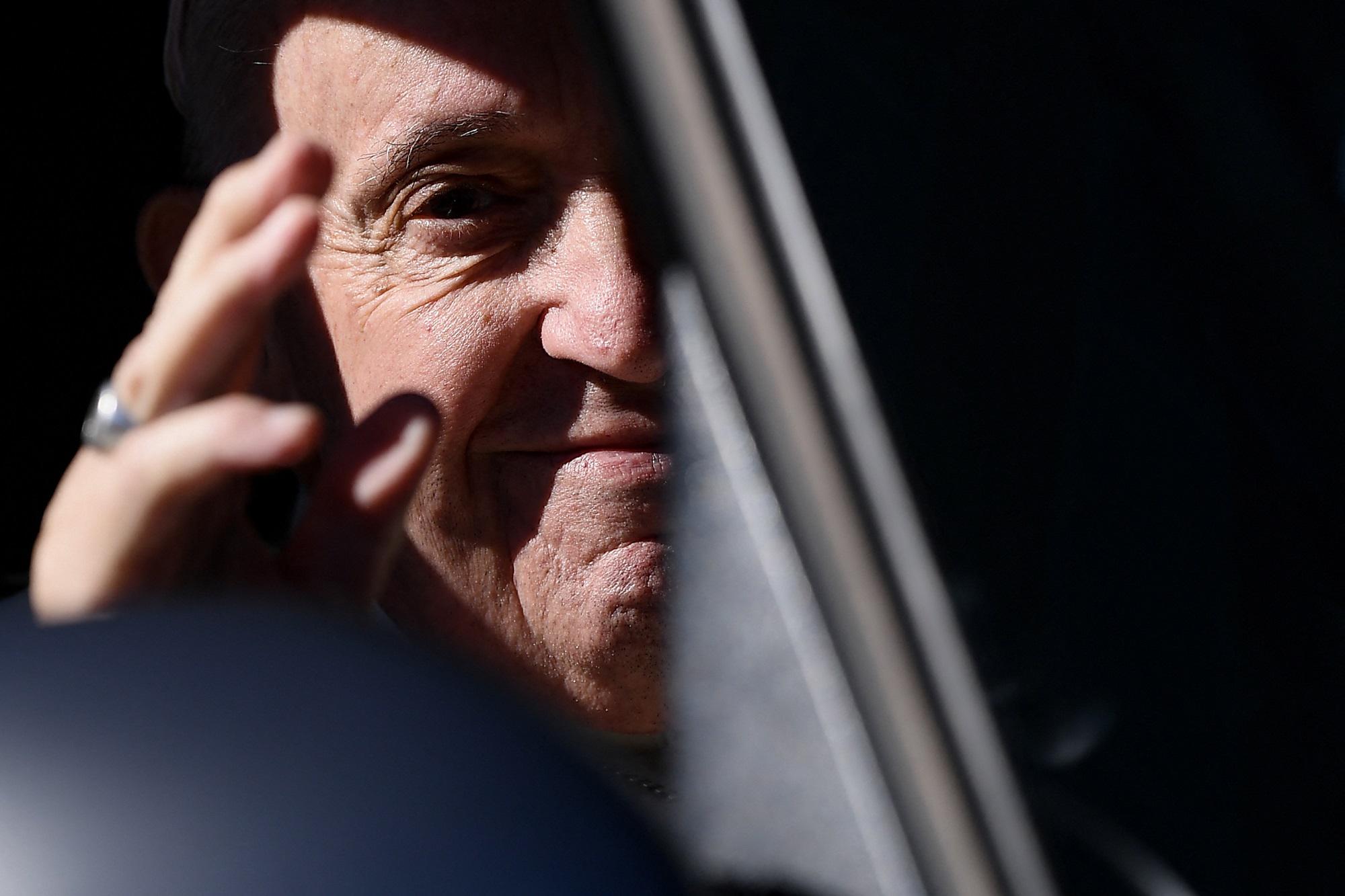 Papa Francesco compie 86 anni: "Sempre vicini ai poveri"