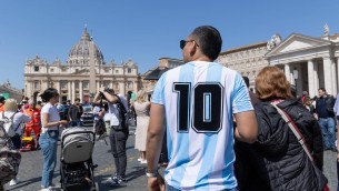 Papa Francesco, da oggi omaggio dei fedeli alla salma a San Pietro