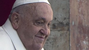 Papa Francesco domani lascia il Gemelli: "Ha rischiato due volte la vita"