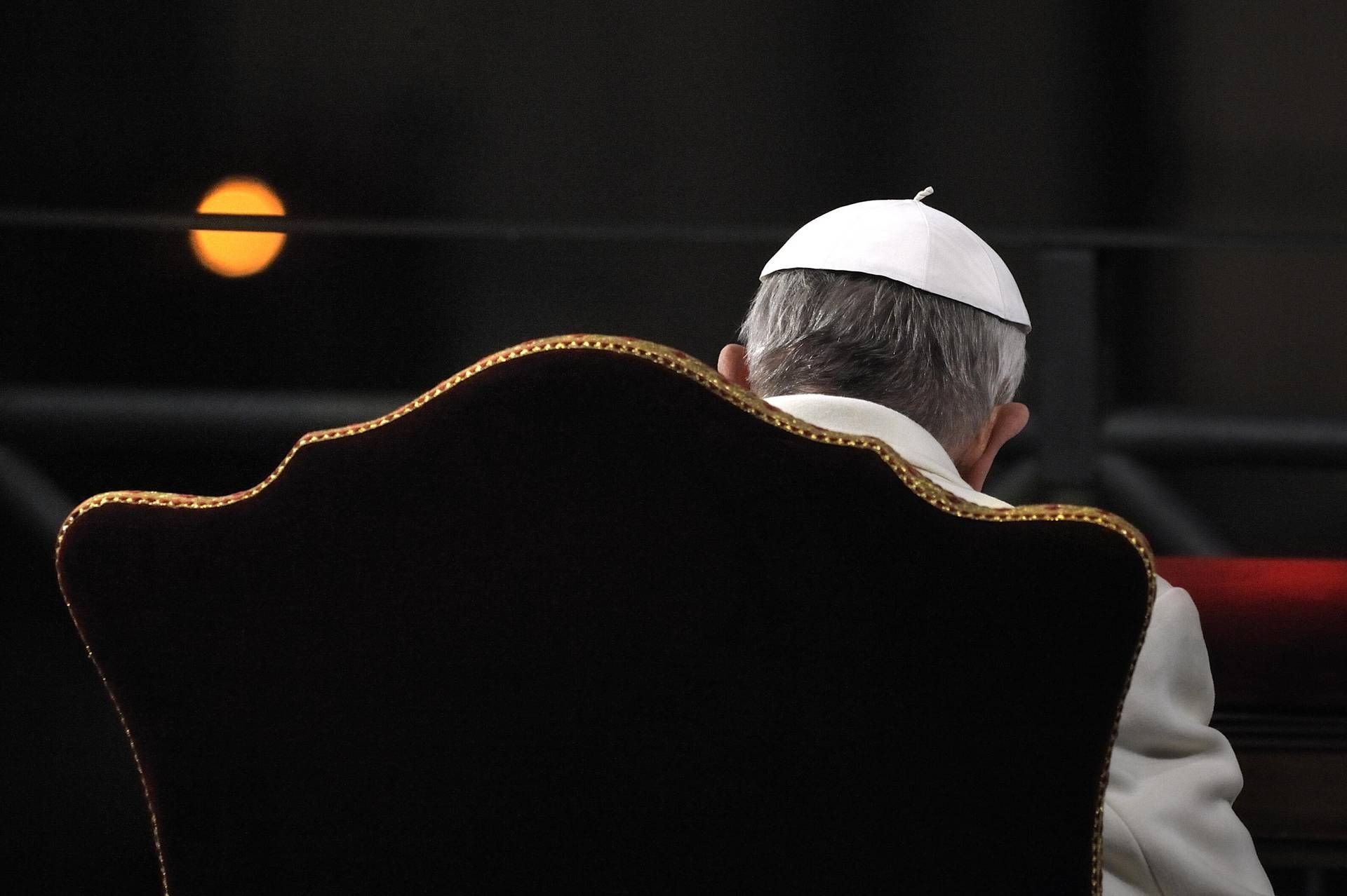 Papa Francesco e la causa della morte, ecco perché la polmonite c'entra con l'ictus