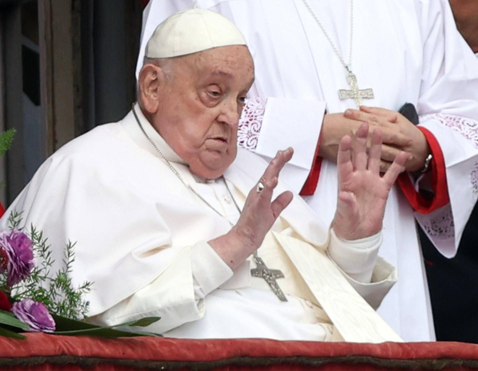 Papa Francesco e la facies hippocratica, Bassetti: "A Pasqua il suo viso parlava chiaro"