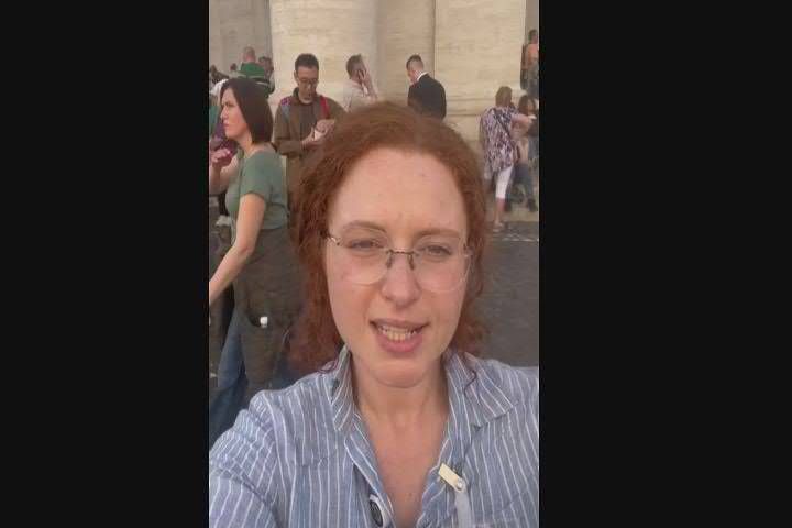 Papa Francesco, fiume di fedeli: è il secondo giorno per omaggiare la salma - Video del nostro inviato