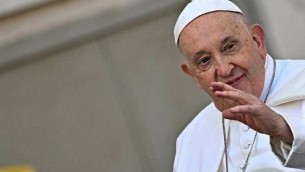 Papa Francesco, il messaggio all'Angelus: "Sperimento guarigione nell'animo e nel corpo"