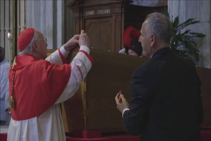 Papa Francesco, il rito di tumulazione a Santa Maria Maggiore - Video