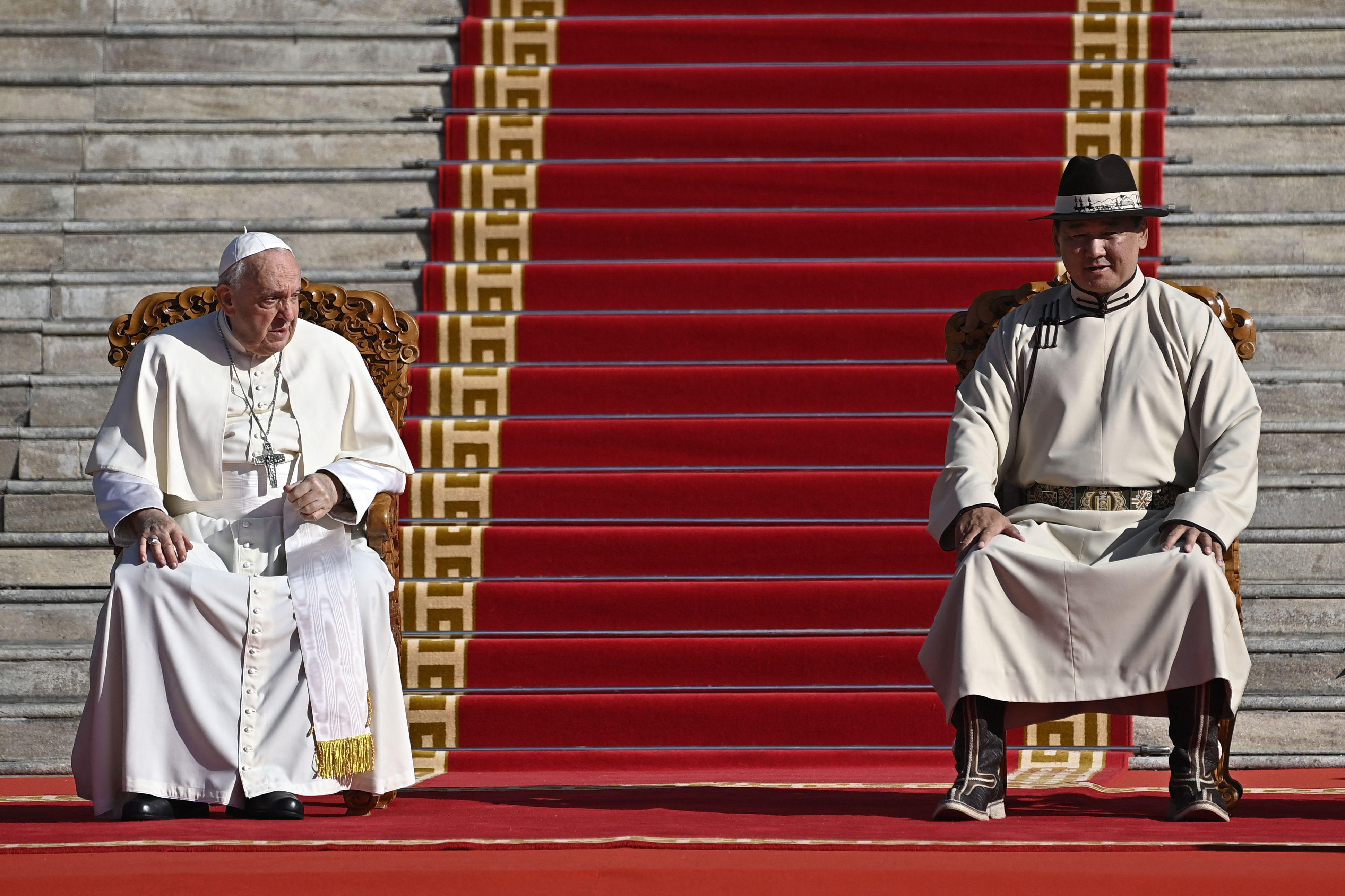 Papa Francesco in Mongolia: "Diamoci da fare insieme, costruiamo futuro di pace"