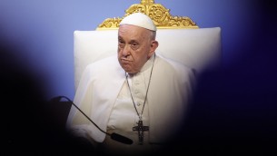 Papa Francesco "in via di guarigione, niente Cop28 per non esporsi a rischi"