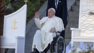 Papa Francesco, la rivelazione choc: "Scampato a due attentati in Iraq"