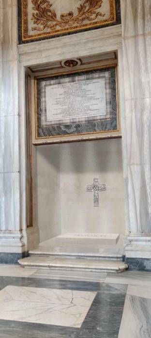 Papa Francesco, marmo dalla Liguria per il suo sepolcro e la sola iscrizione 'Franciscus' - Foto