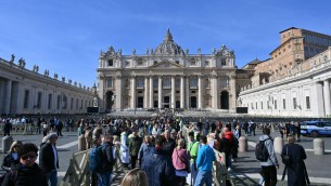 Papa Francesco, messaggio dal Gemelli all'Angelus: "Grazie per l'affetto e arrivederci"