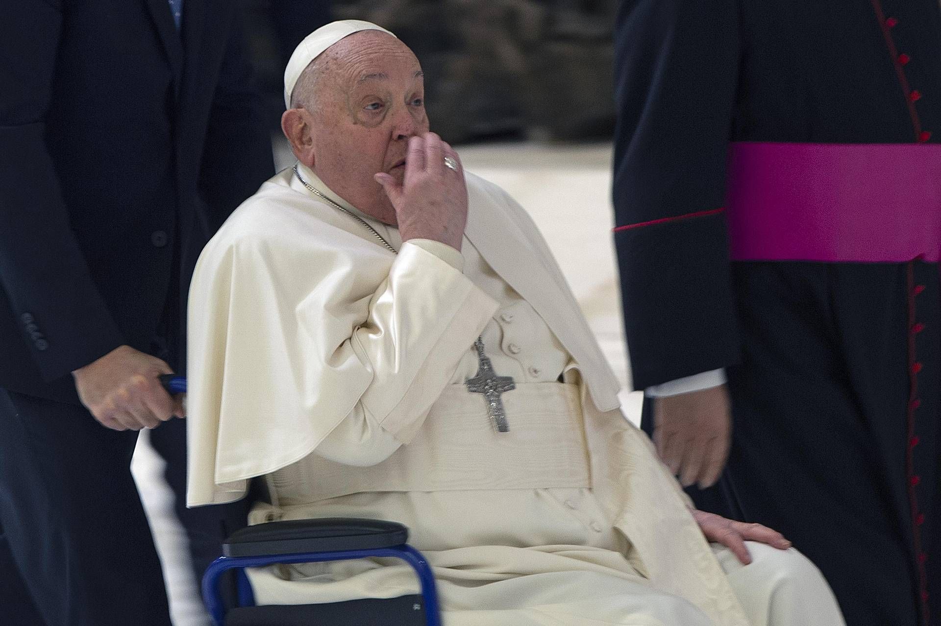 Papa Francesco morto, da 'The Couple' a 'GialappaShow': cosa non va in onda oggi