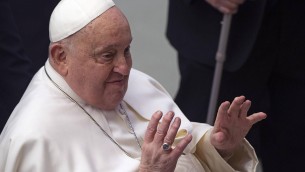 Papa Francesco ricoverato: "Ho ancora bisogno di cure per la mia bronchite"